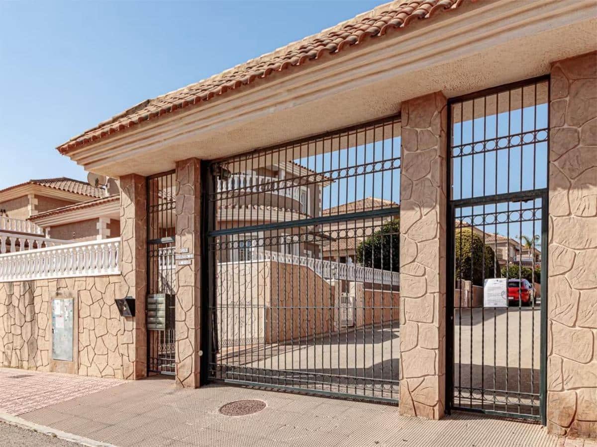 5 bedroom Villa for sale in Torrevieja with pool garage - € 320,000 (Ref: 9024187)