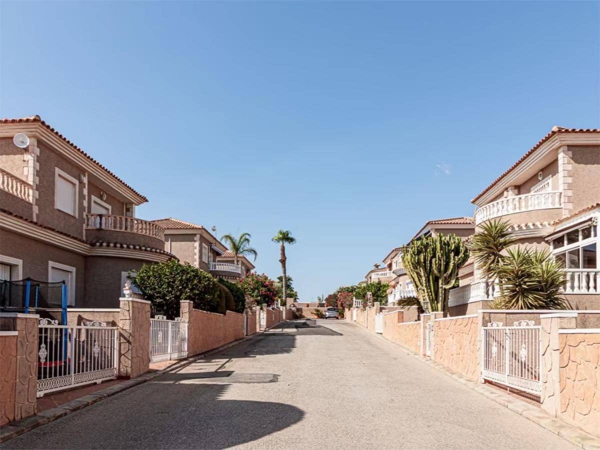 5 bedroom Villa for sale in Torrevieja with pool garage - € 320,000 (Ref: 9024187)