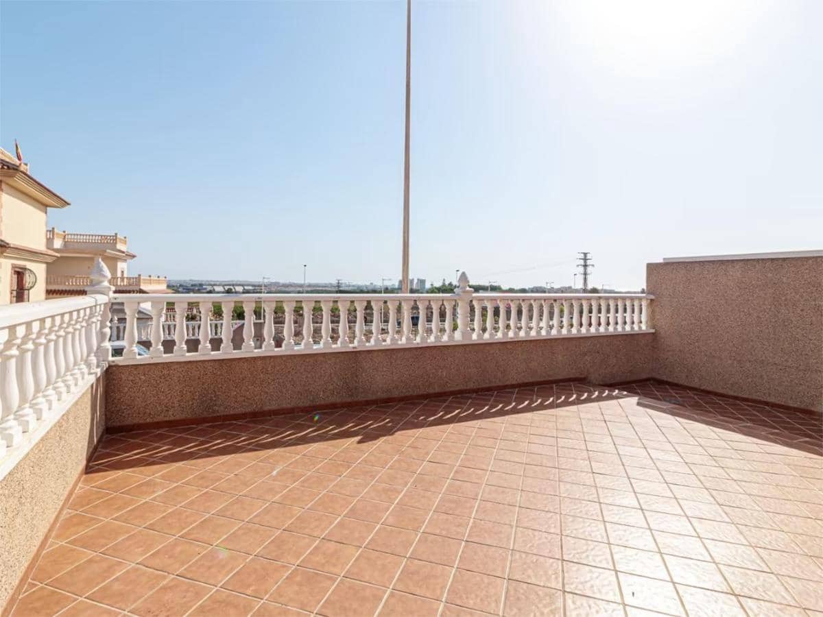 5 bedroom Villa for sale in Torrevieja with pool garage - € 320,000 (Ref: 9024187)