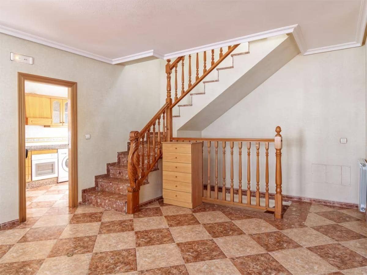 5 bedroom Villa for sale in Torrevieja with pool garage - € 320,000 (Ref: 9024187)