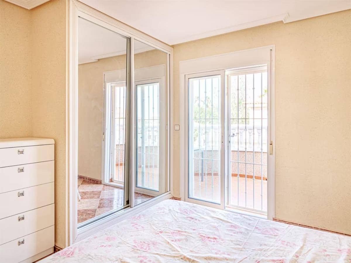 5 bedroom Villa for sale in Torrevieja with pool garage - € 320,000 (Ref: 9024187)