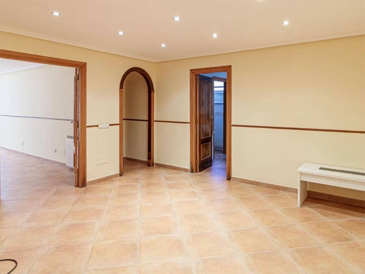 5 bedroom Villa for sale in Torrevieja with pool garage - € 320,000 (Ref: 9024187)