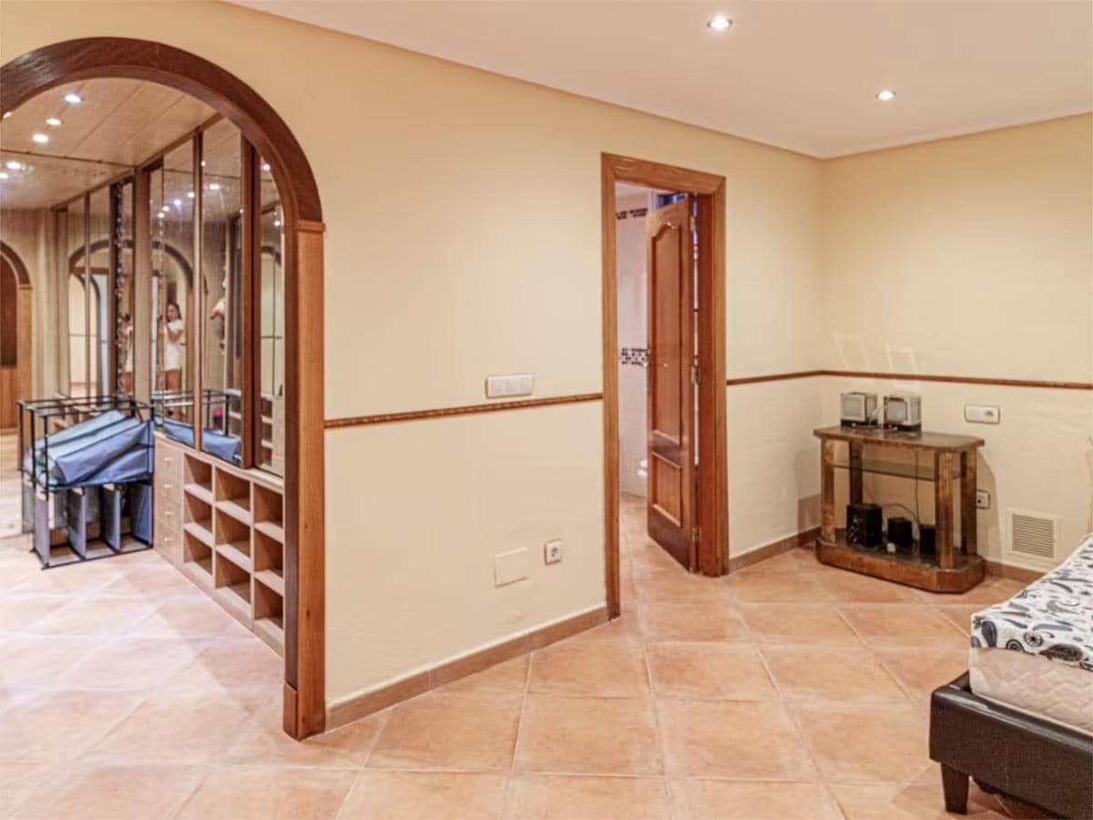 5 bedroom Villa for sale in Torrevieja with pool garage - € 320,000 (Ref: 9024187)