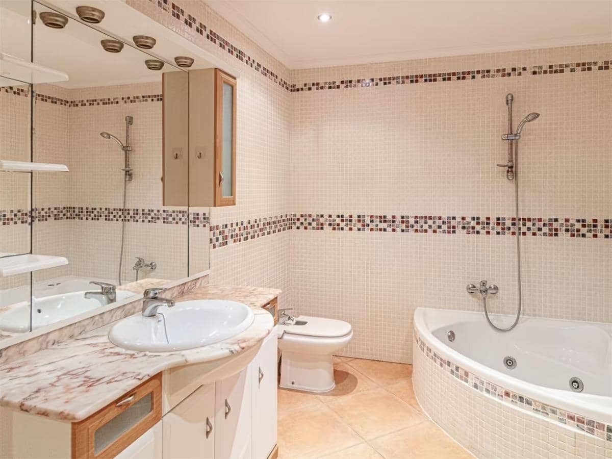 5 bedroom Villa for sale in Torrevieja with pool garage - € 320,000 (Ref: 9024187)