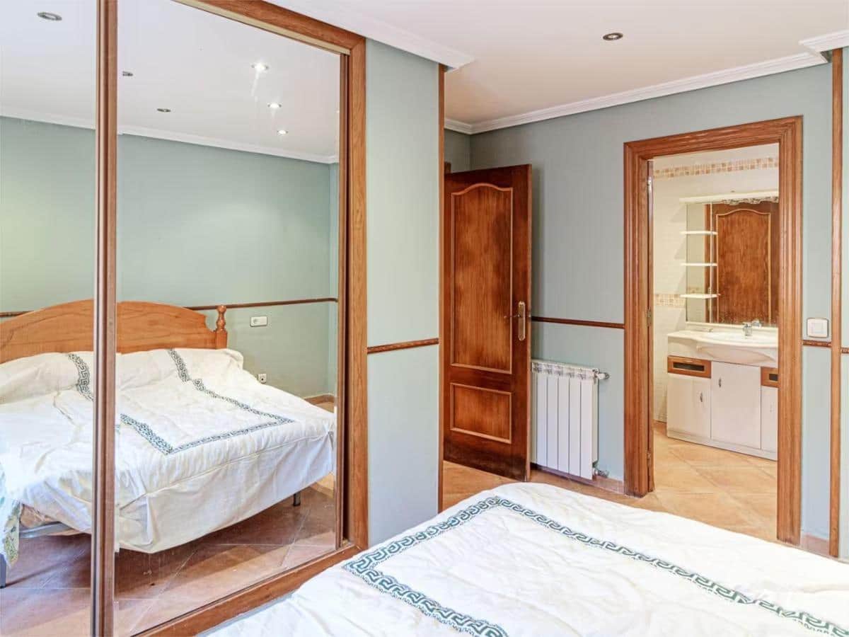 5 bedroom Villa for sale in Torrevieja with pool garage - € 320,000 (Ref: 9024187)