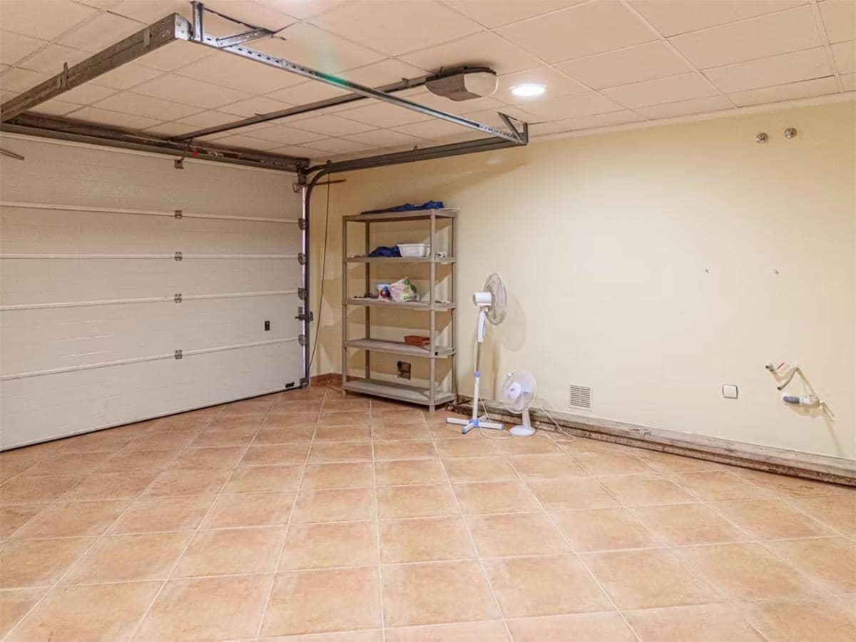 5 bedroom Villa for sale in Torrevieja with pool garage - € 320,000 (Ref: 9024187)