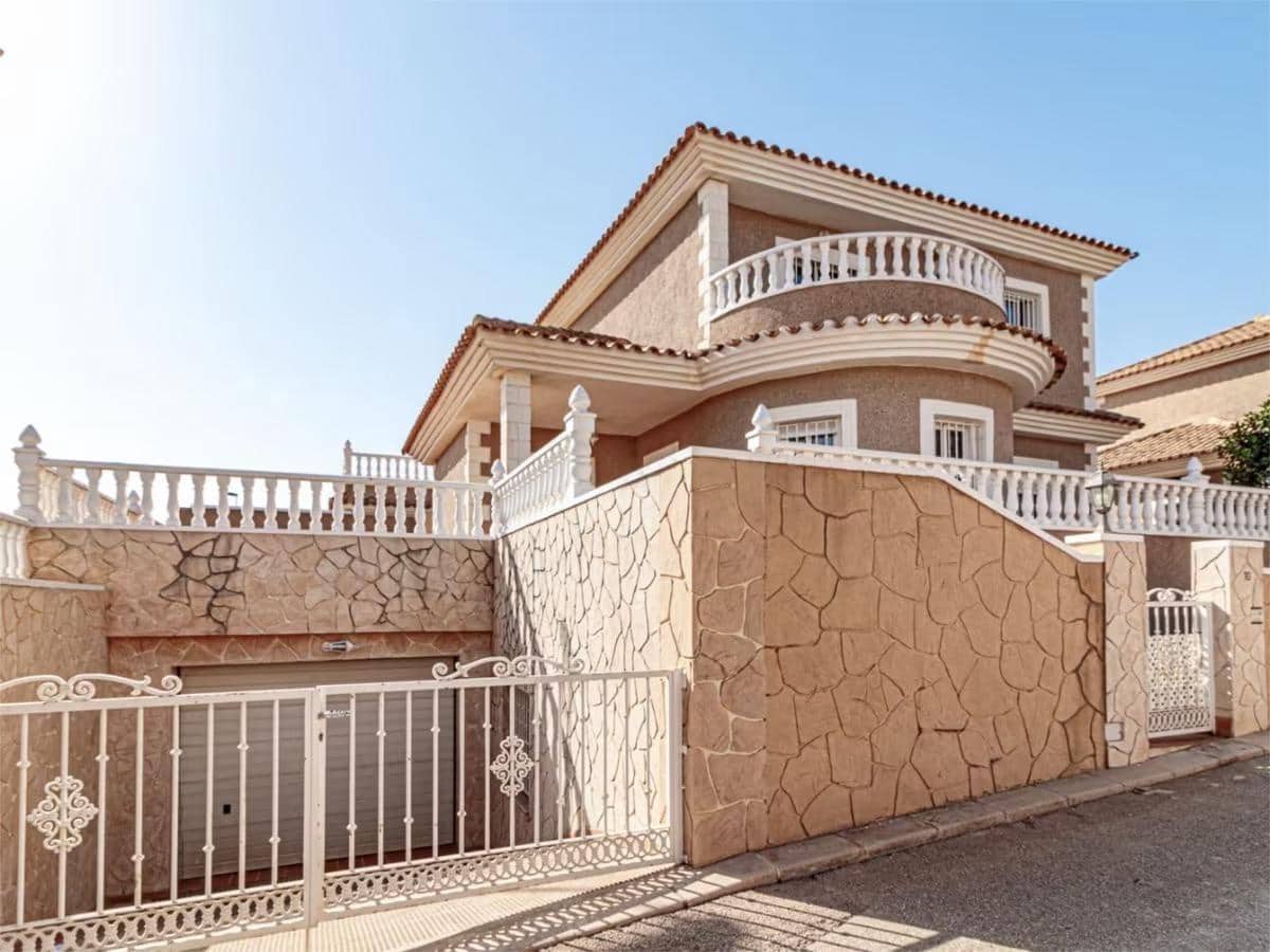 5 bedroom Villa for sale in Torrevieja with pool garage - € 320,000 (Ref: 9024187)