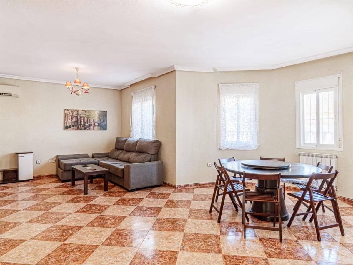 5 bedroom Villa for sale in Torrevieja with pool garage - € 320,000 (Ref: 9024187)