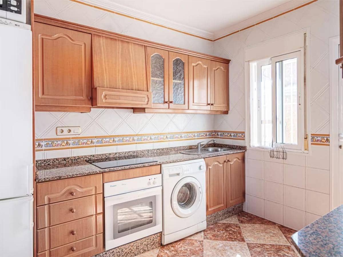 5 bedroom Villa for sale in Torrevieja with pool garage - € 320,000 (Ref: 9024187)