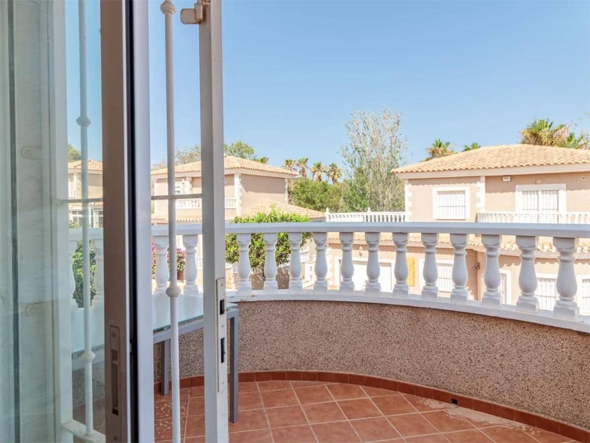 5 bedroom Villa for sale in Torrevieja with pool garage - € 320,000 (Ref: 9024187)