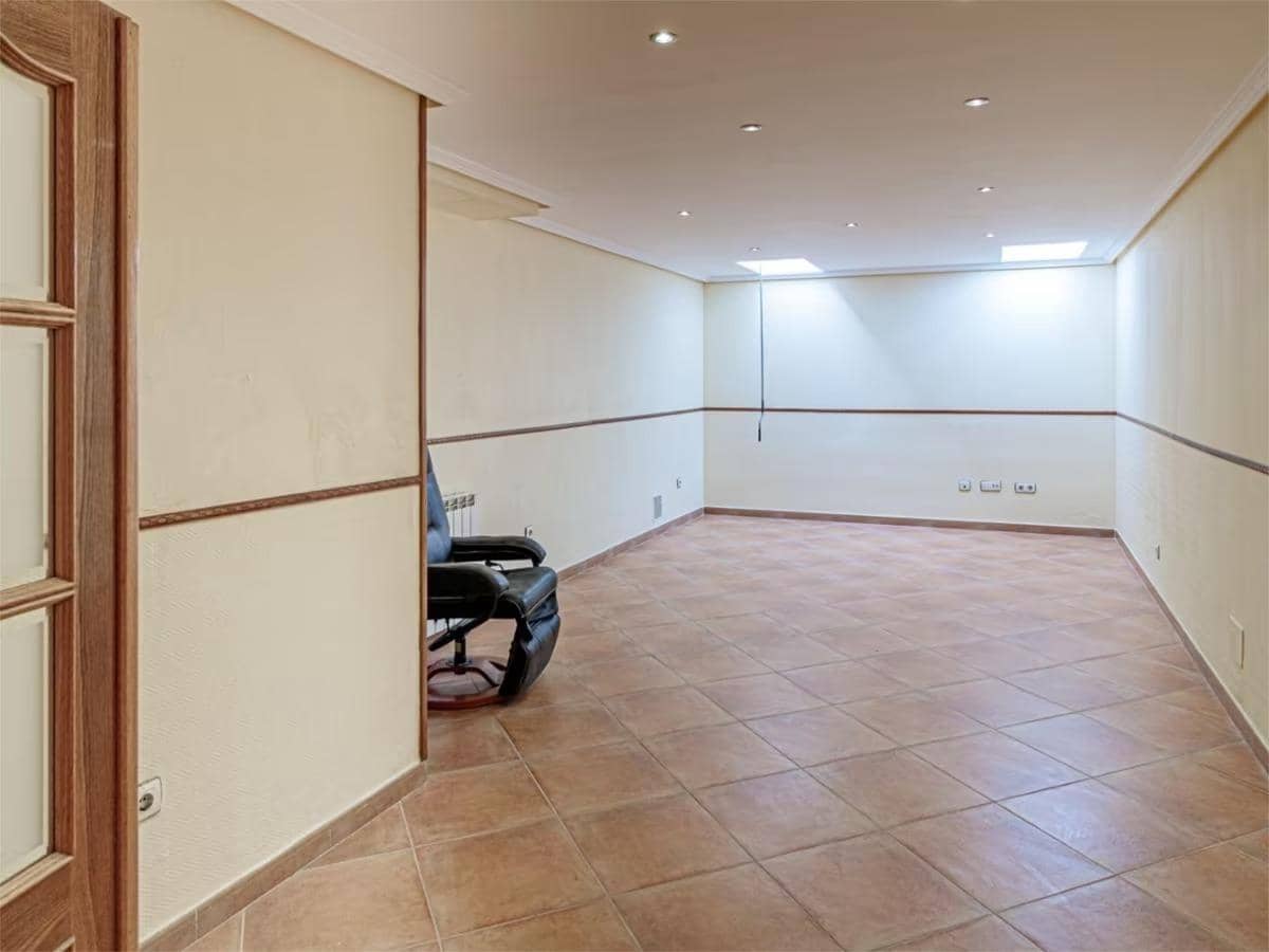 5 bedroom Villa for sale in Torrevieja with pool garage - € 320,000 (Ref: 9024187)