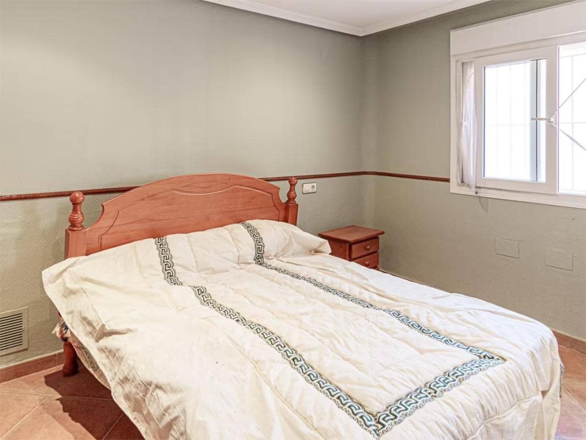 5 bedroom Villa for sale in Torrevieja with pool garage - € 320,000 (Ref: 9024187)