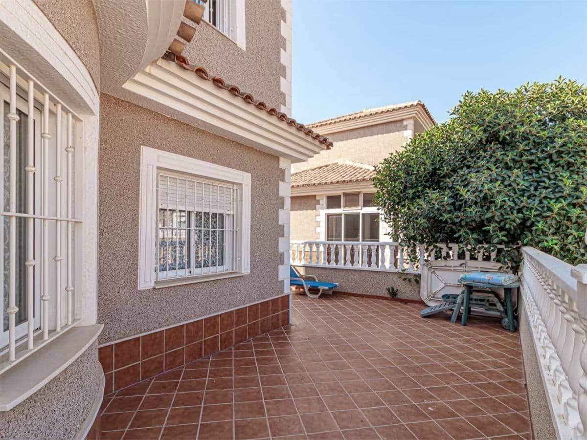 5 bedroom Villa for sale in Torrevieja with pool garage - € 320,000 (Ref: 9024187)