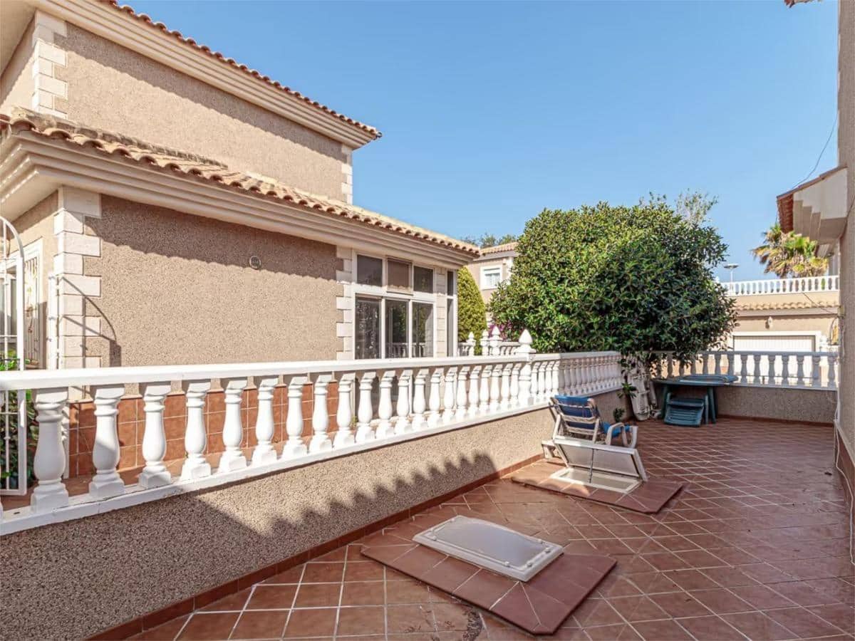 5 bedroom Villa for sale in Torrevieja with pool garage - € 320,000 (Ref: 9024187)