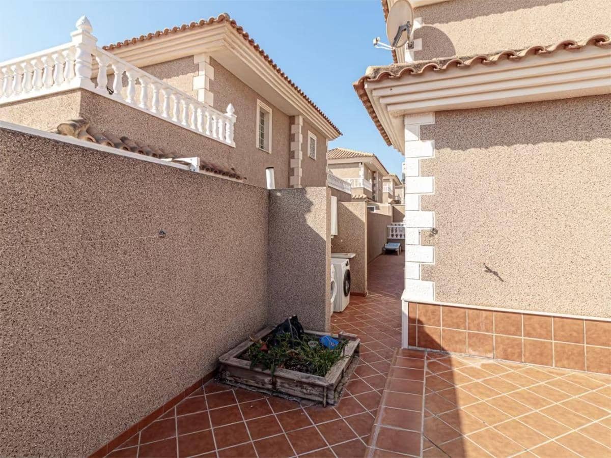 5 bedroom Villa for sale in Torrevieja with pool garage - € 320,000 (Ref: 9024187)