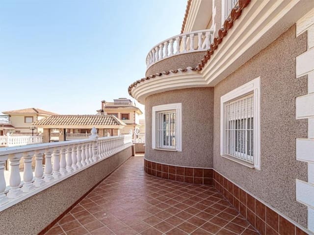5 bedroom Villa for sale in Los Balcones - Los Altos, Torrevieja with pool garage - € 320,000 (Ref: 9024187)