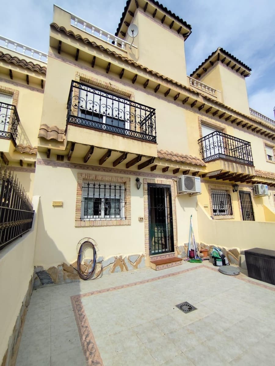 2 soveværelse Rækkehus til salg i La Florida med swimmingpool - € 204.900 (Ref: 9034760)