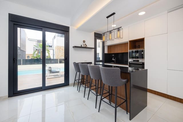 Chalet de 3 habitaciones en Lomas de Cabo Roig - Los Dolses, Orihuela en venta con piscina - 489.000 € (Ref: 9036849)