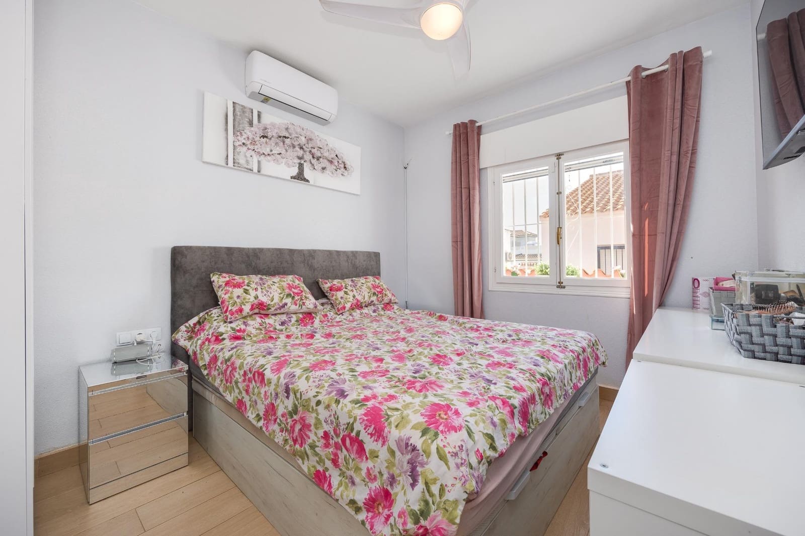 5 bedroom Villa for sale in Orihuela Costa with garage - € 352,000 (Ref: 9128518)