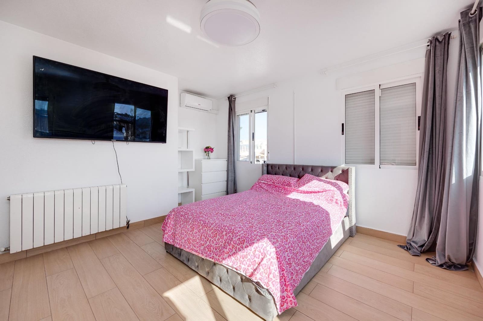 5 bedroom Villa for sale in Orihuela Costa with garage - € 352,000 (Ref: 9128518)