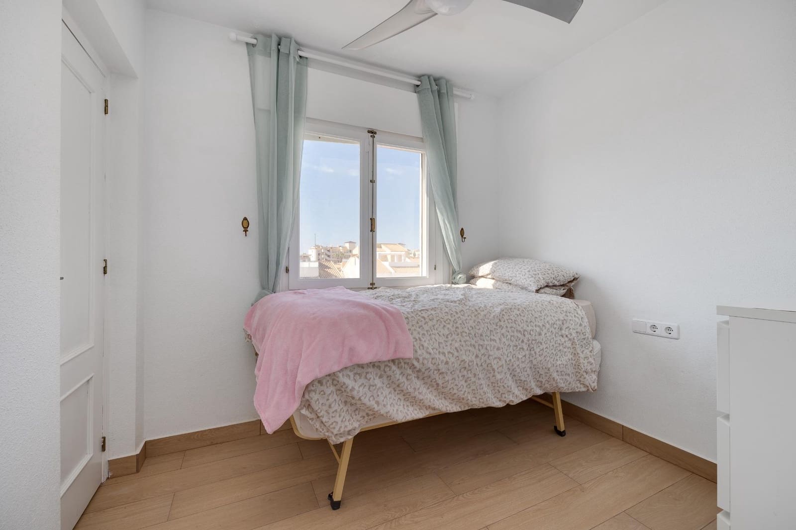 5 bedroom Villa for sale in Orihuela Costa with garage - € 352,000 (Ref: 9128518)