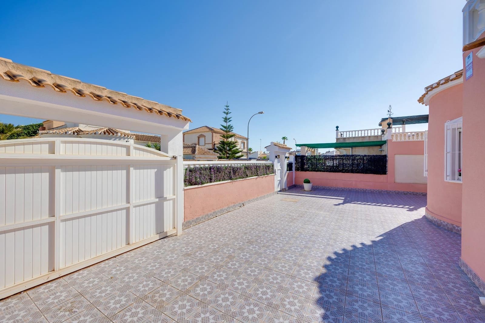 5 bedroom Villa for sale in Orihuela Costa with garage - € 352,000 (Ref: 9128518)