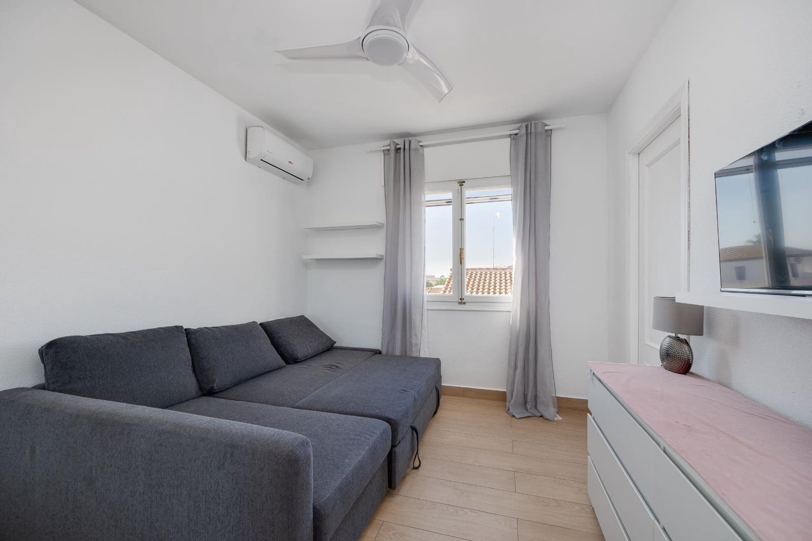 5 bedroom Villa for sale in Orihuela Costa with garage - € 352,000 (Ref: 9128518)