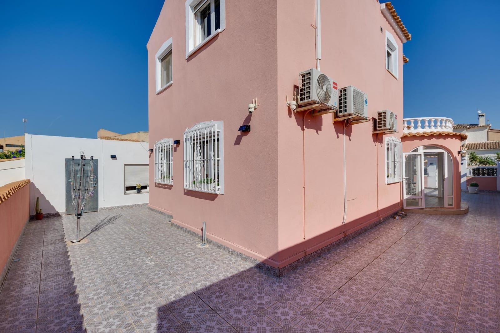 5 bedroom Villa for sale in Orihuela Costa with garage - € 352,000 (Ref: 9128518)