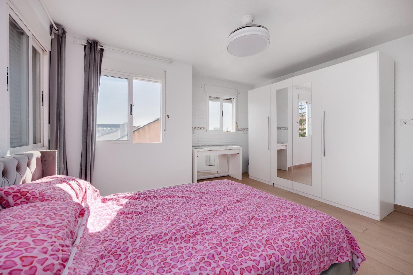 5 bedroom Villa for sale in Orihuela Costa with garage - € 352,000 (Ref: 9128518)