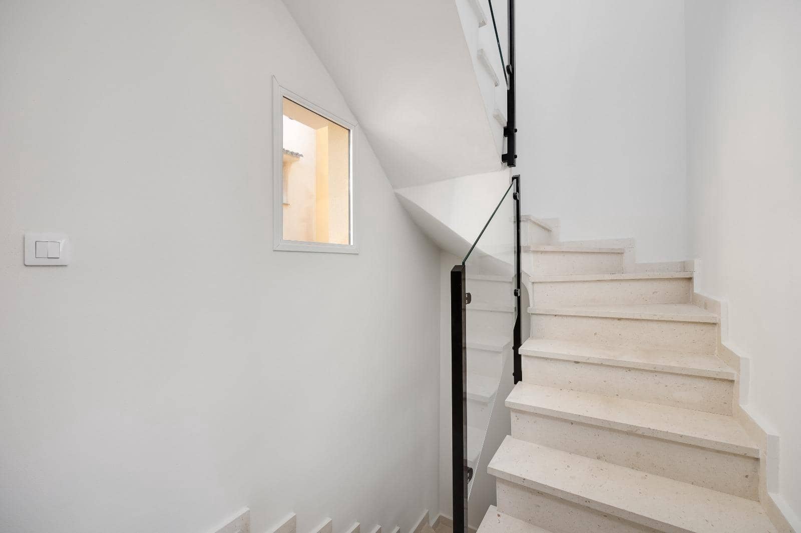 3 soveværelse Semi-Rækkehus til salg i La Florida med swimmingpool - € 279.000 (Ref: 9143570)