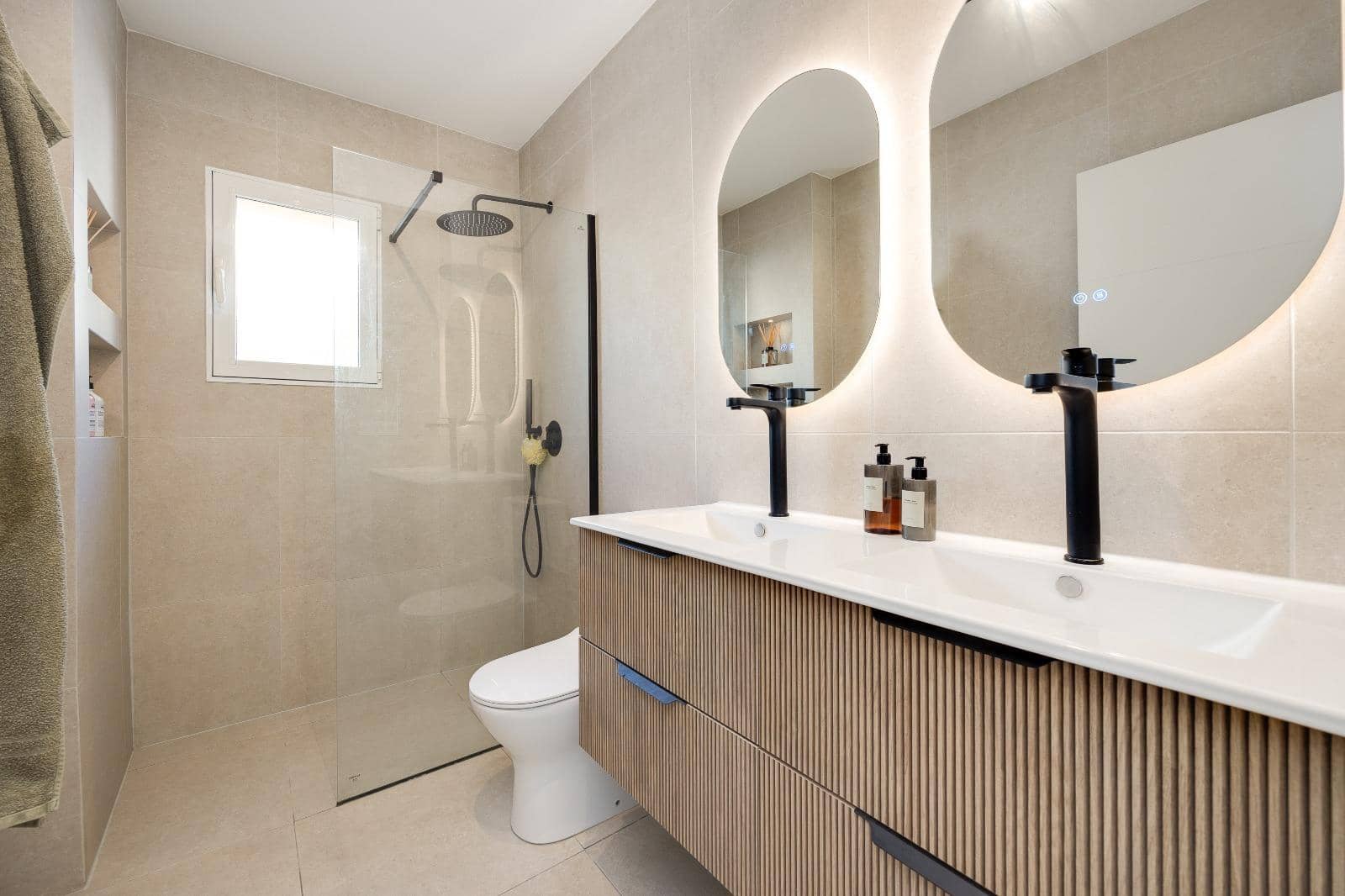 3 soveværelse Semi-Rækkehus til salg i La Florida med swimmingpool - € 279.000 (Ref: 9143570)