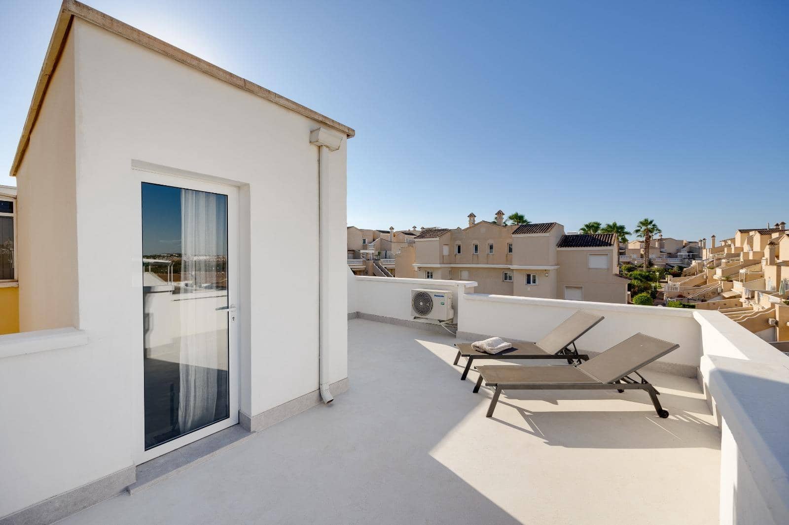 3 soveværelse Semi-Rækkehus til salg i La Florida med swimmingpool - € 279.000 (Ref: 9143570)