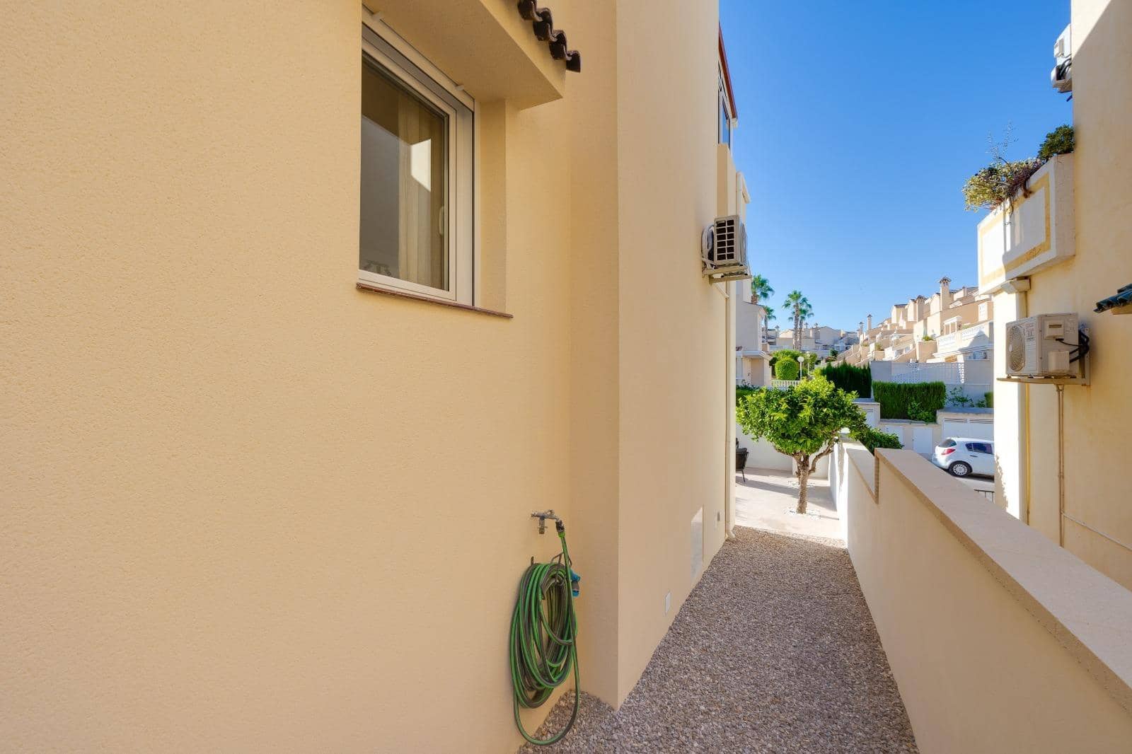 3 soveværelse Semi-Rækkehus til salg i La Florida med swimmingpool - € 279.000 (Ref: 9143570)