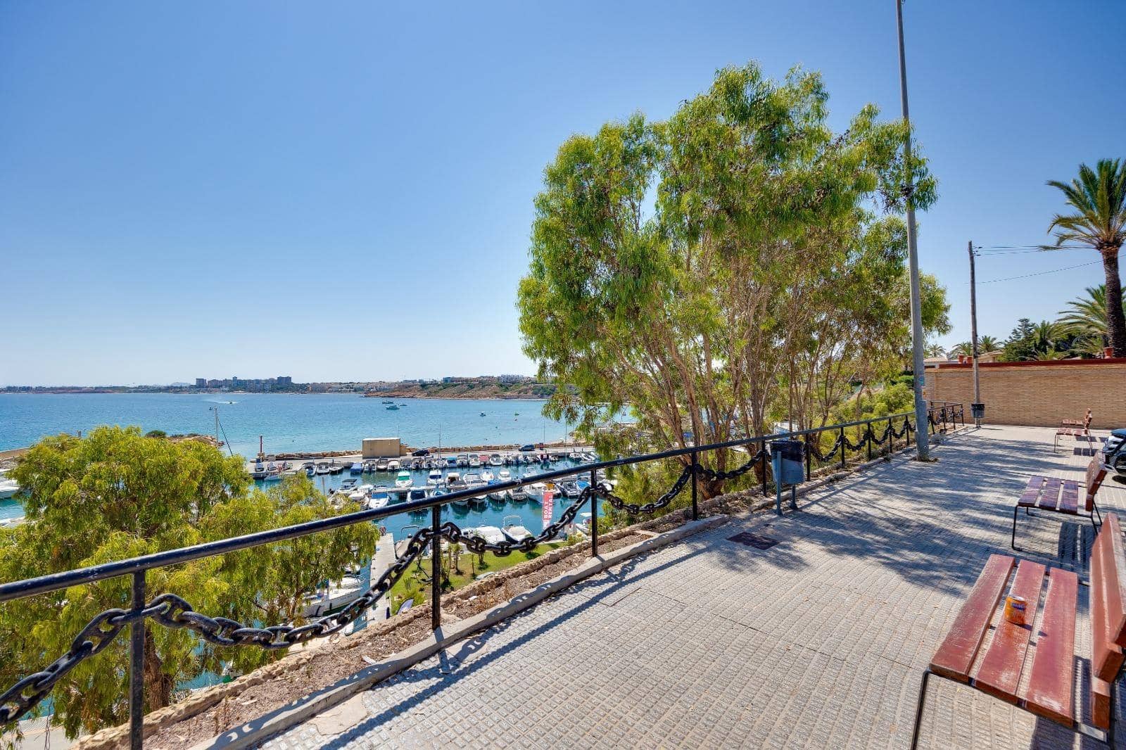 3 soveværelse Semi-Rækkehus til salg i La Florida med swimmingpool - € 279.000 (Ref: 9143570)