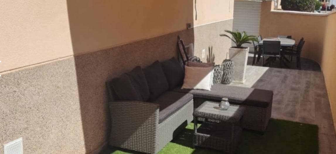 3 soveværelse Rækkehus til salg i Villamartin med swimmingpool - € 269.900 (Ref: 9154287)