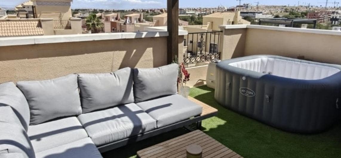 3 soveværelse Rækkehus til salg i Villamartin med swimmingpool - € 269.900 (Ref: 9154287)