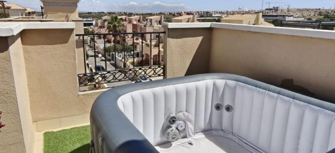 3 soveværelse Rækkehus til salg i Villamartin med swimmingpool - € 269.900 (Ref: 9154287)