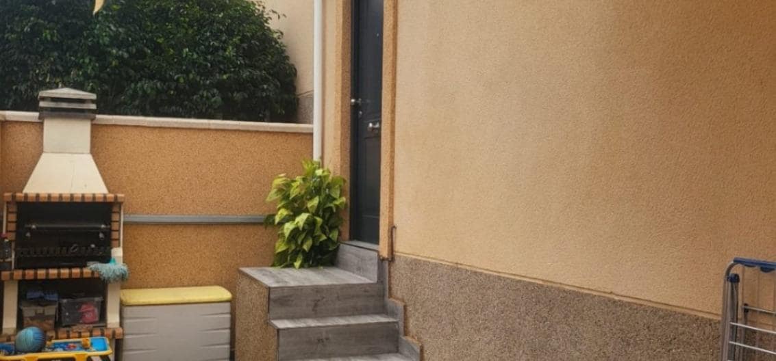 3 soveværelse Rækkehus til salg i Villamartin med swimmingpool - € 269.900 (Ref: 9154287)