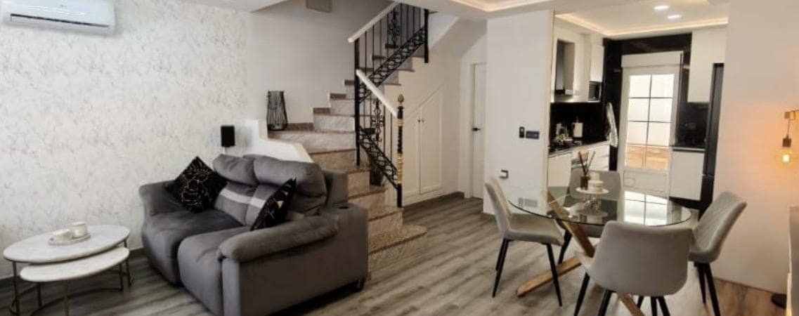 3 soveværelse Rækkehus til salg i Villamartin med swimmingpool - € 269.900 (Ref: 9154287)