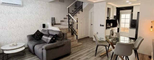 3 soverom Rekkehus til salgs i Villamartin, Orihuela med svømmebasseng - € 269 900 (Ref: 9154287)