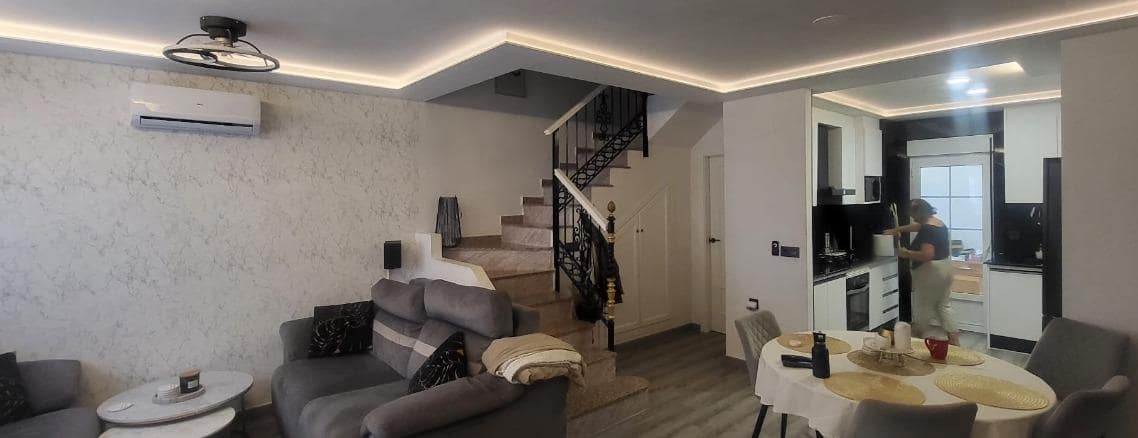 3 soveværelse Rækkehus til salg i Villamartin med swimmingpool - € 269.900 (Ref: 9154287)