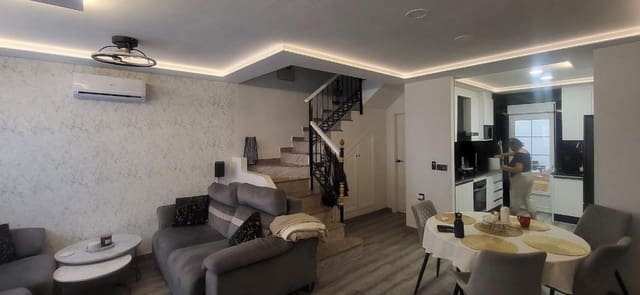 3 soverom Rekkehus til salgs i Villamartin, Orihuela med svømmebasseng - € 269 900 (Ref: 9154287)