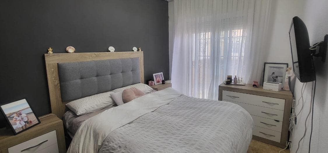 3 soveværelse Rækkehus til salg i Villamartin med swimmingpool - € 269.900 (Ref: 9154287)