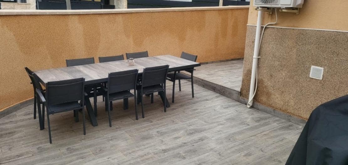 3 soveværelse Rækkehus til salg i Villamartin med swimmingpool - € 269.900 (Ref: 9154287)