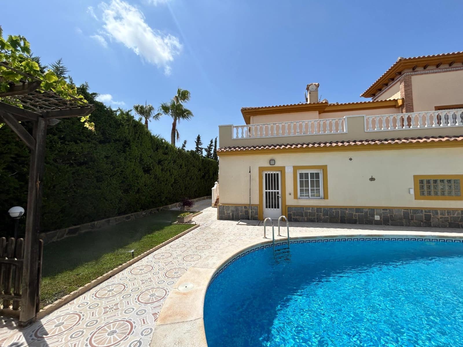 5 bedroom Villa for sale in Torrevieja with garage - € 445,000 (Ref: 9157992)