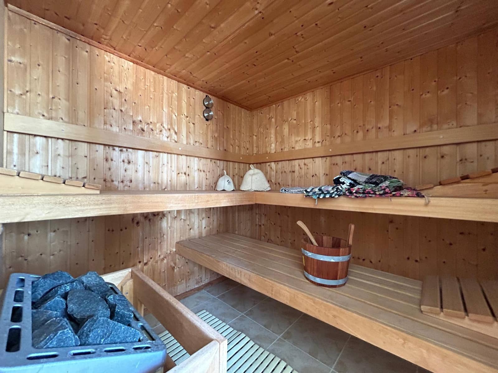 5 bedroom Villa for sale in Torrevieja with garage - € 445,000 (Ref: 9157992)