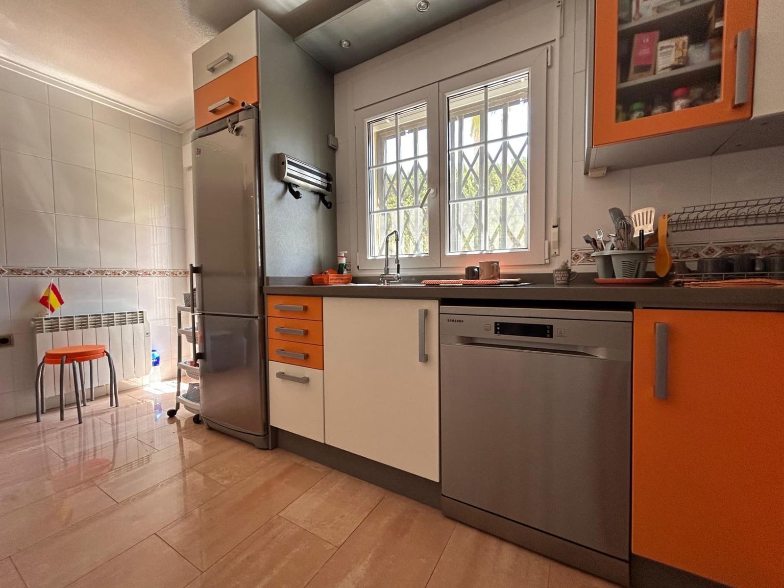 5 bedroom Villa for sale in Torrevieja with garage - € 445,000 (Ref: 9157992)