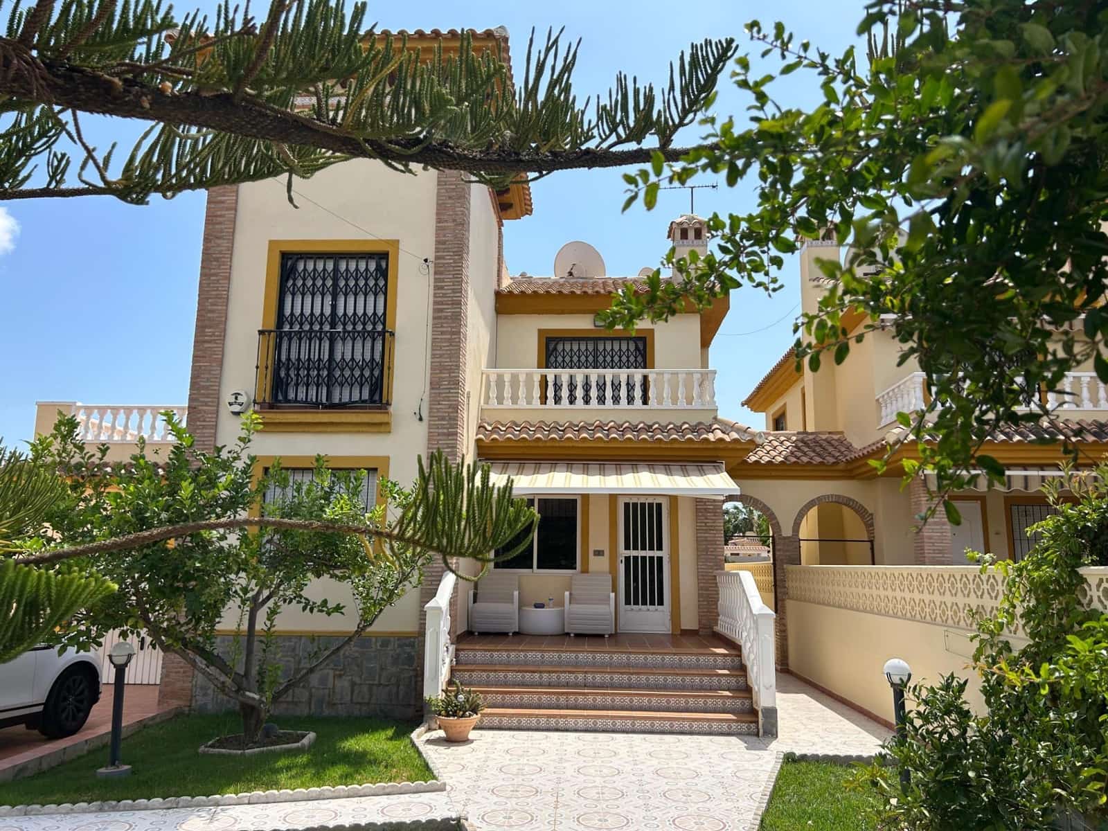 5 bedroom Villa for sale in Torrevieja with garage - € 445,000 (Ref: 9157992)