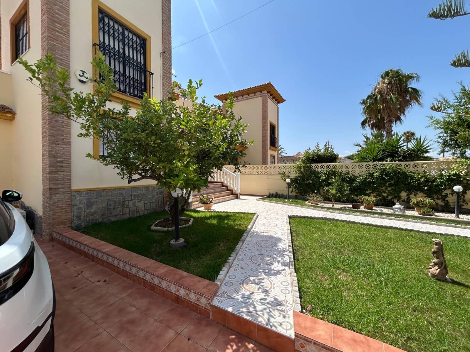 5 bedroom Villa for sale in Torrevieja with garage - € 445,000 (Ref: 9157992)