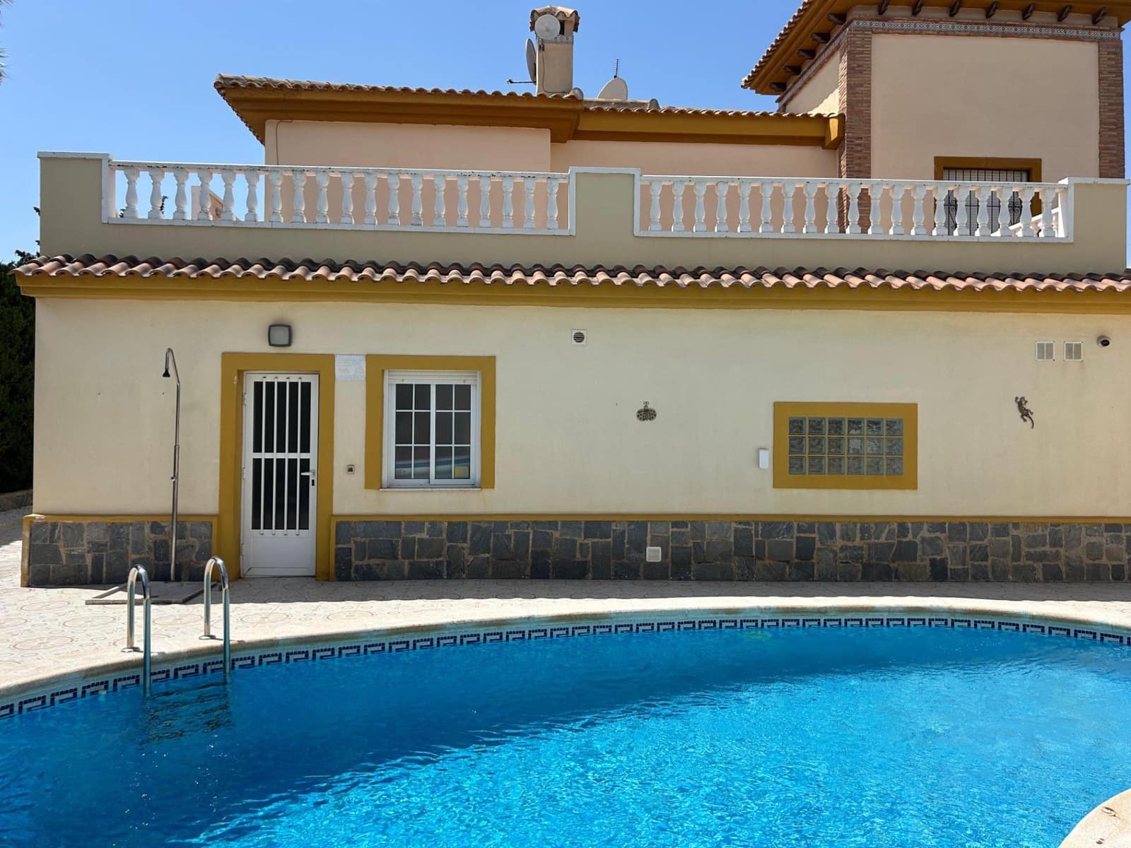 5 bedroom Villa for sale in Torrevieja with garage - € 445,000 (Ref: 9157992)